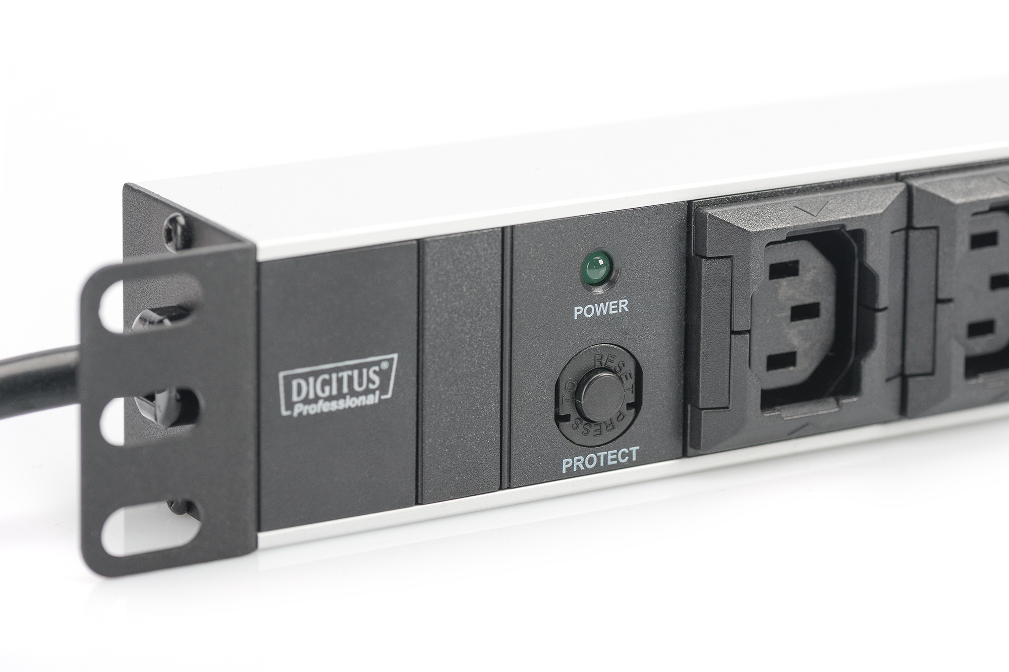 DIGITUS Steckdosenleiste mit Aluminiumprofil, 10-fach, 2 m Zuleitung IEC C14 Stecker, Ansicht 3