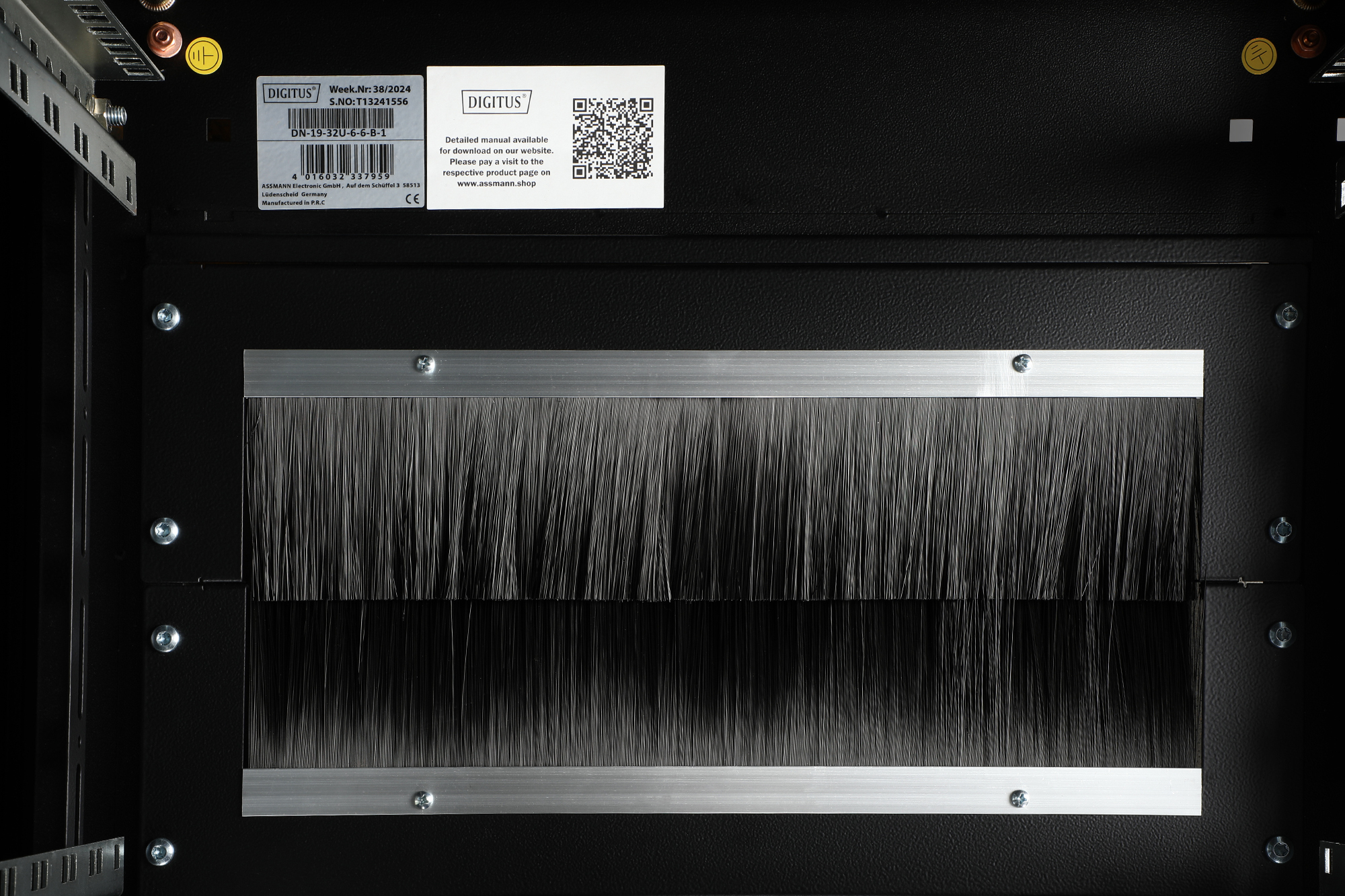 DIGITUS Netzwerkschrank Unique Serie - 600x600 mm (BxT), Ansicht 3
