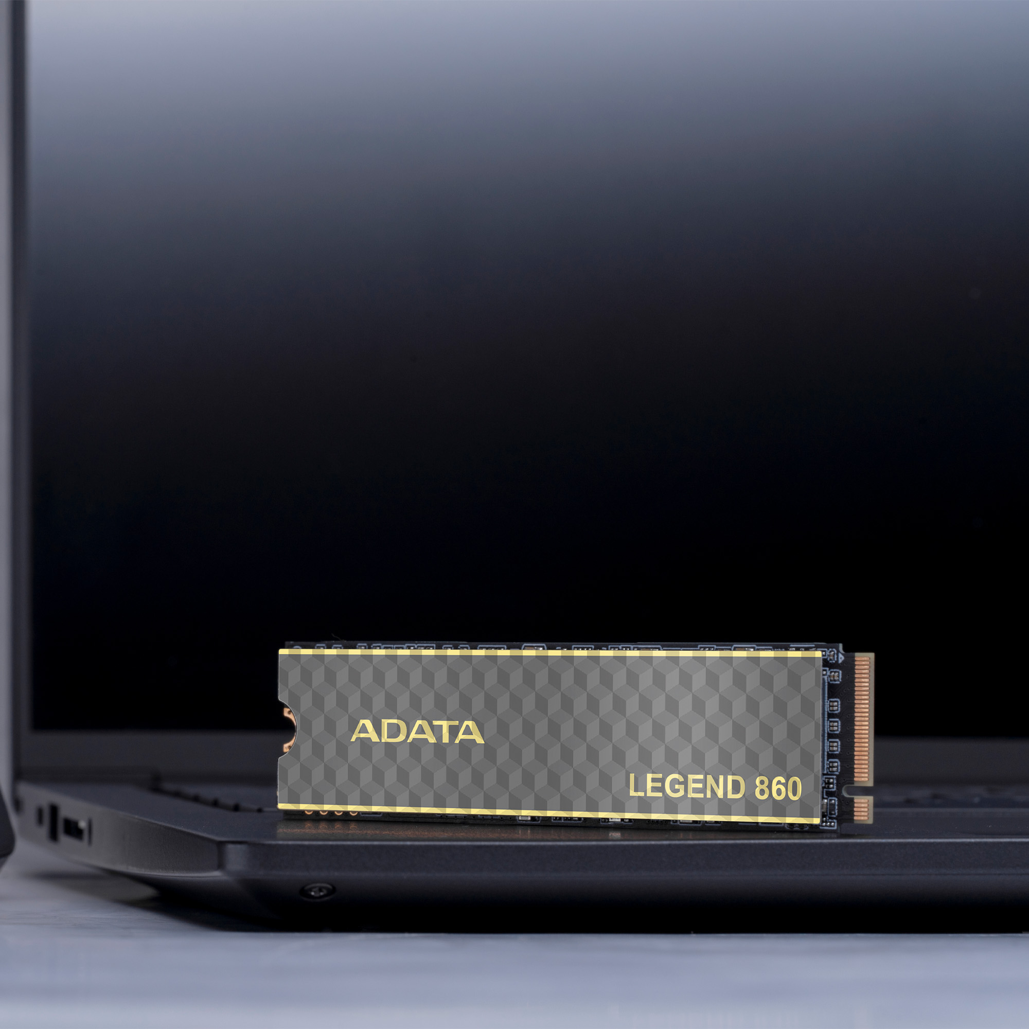 ADATA Legend 860 - SSD - 2000 GB - intern - M.2 2280 - PCIe 4.0 x4 (NVMe), Ansicht 3