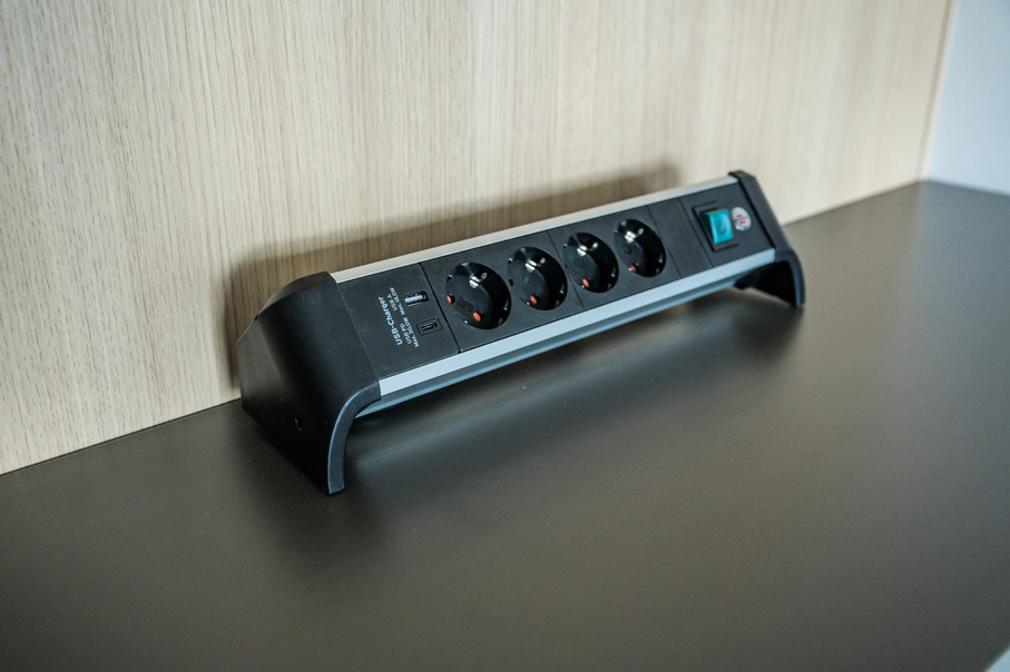 Brennenstuhl 1391040420 - 1,8 m - Indoor - Abgewinkelt - IP20 - Aluminium - Schwarz - Silber, Ansicht 3