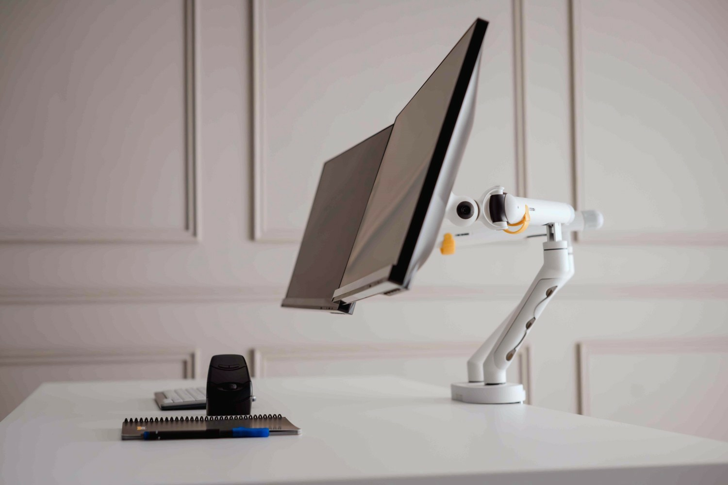 Bakker Elkhuizen Flexible Dual - Befestigungskit - einstellbarer Doppelarm - für 2 Monitore - Aluminium - Weiß, Ansicht 3