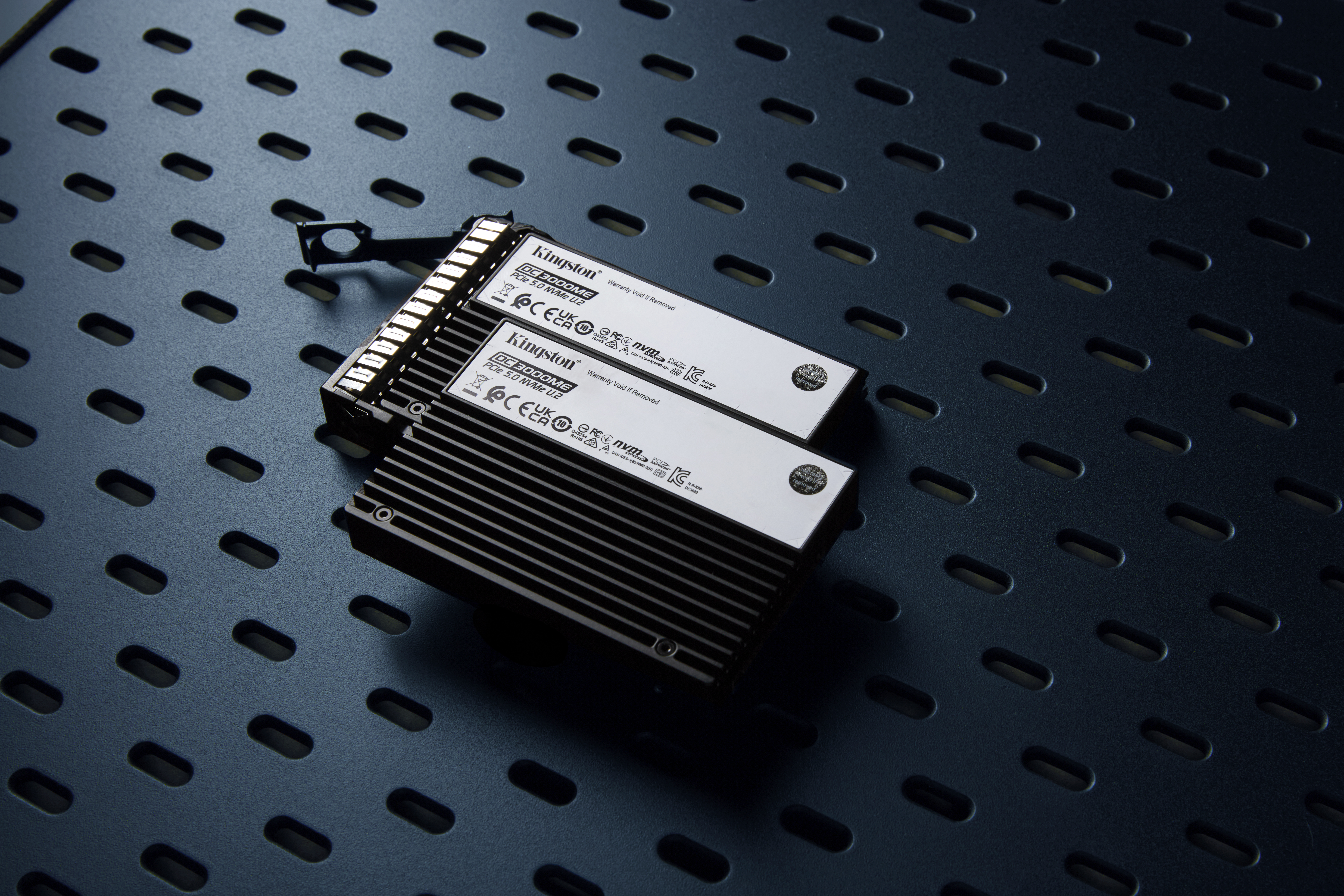 Kingston 7.68TB DC3000ME U.2 PCIe SSD, Ansicht 3