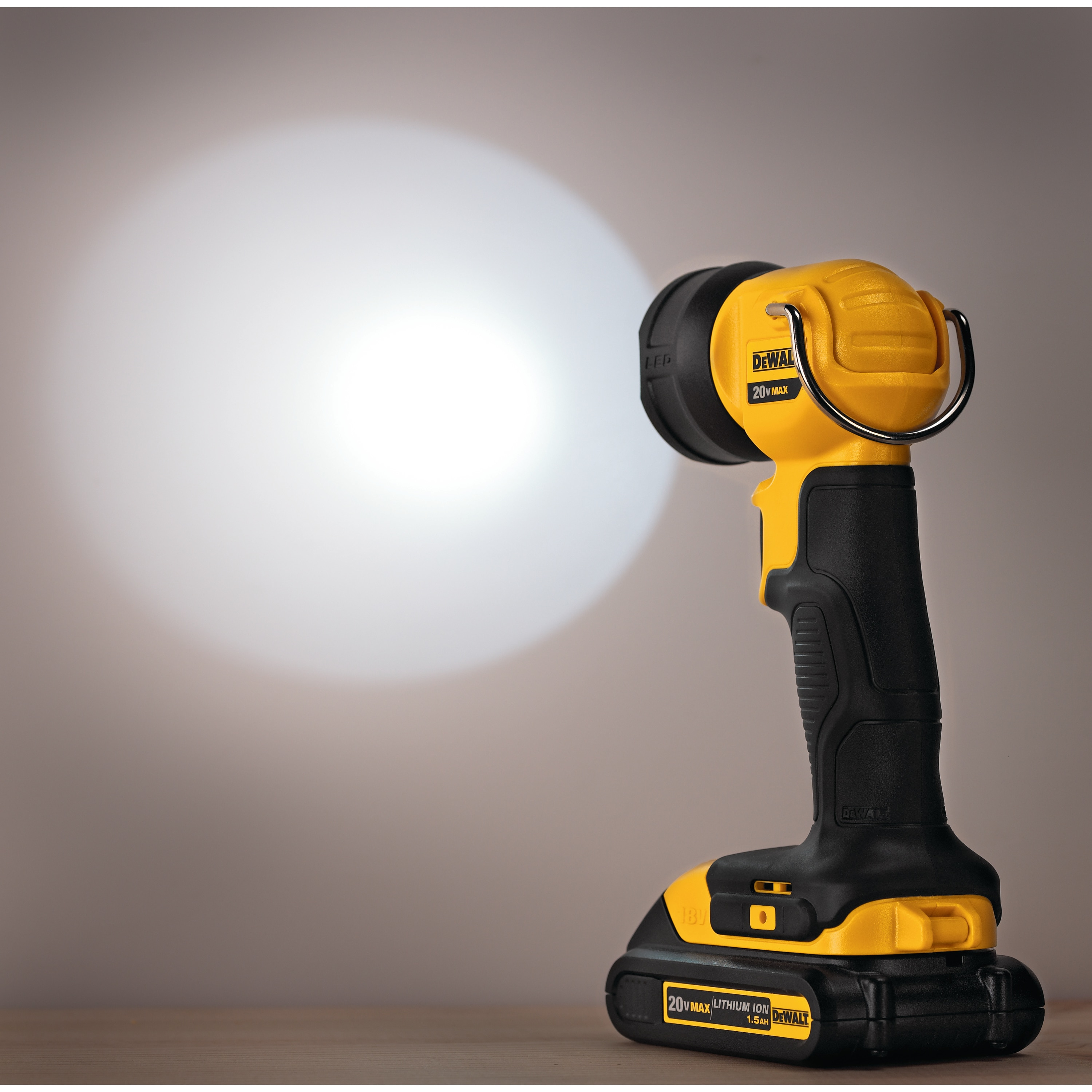 DeWalt DCL040 LED Akku-Arbeitsleuchte solo, Ansicht 3