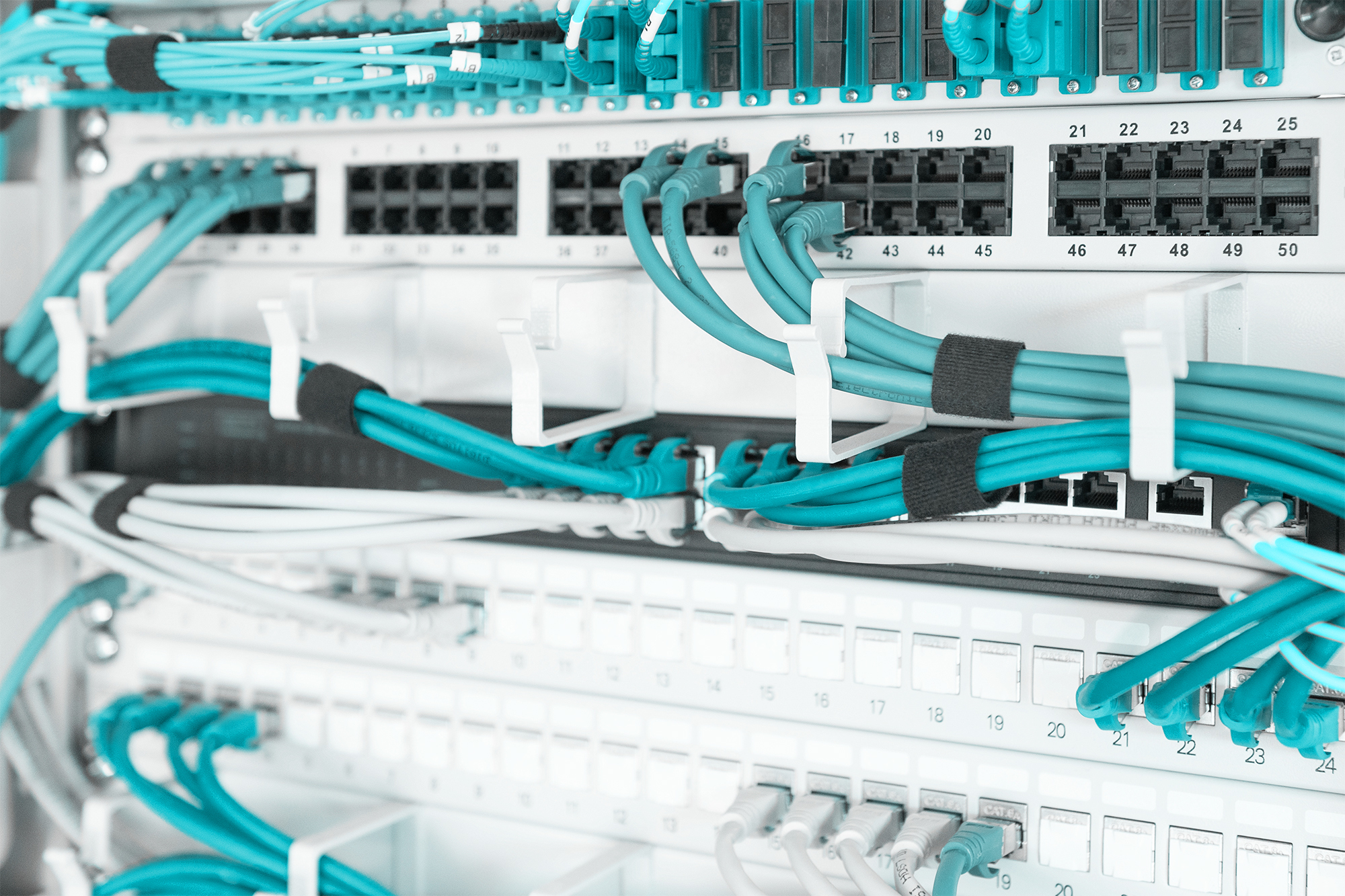 DIGITUS Kabelrangierpanel mit Kabelführungsbügeln für 483 mm (19)-Schränke, 1HE, Ansicht 2