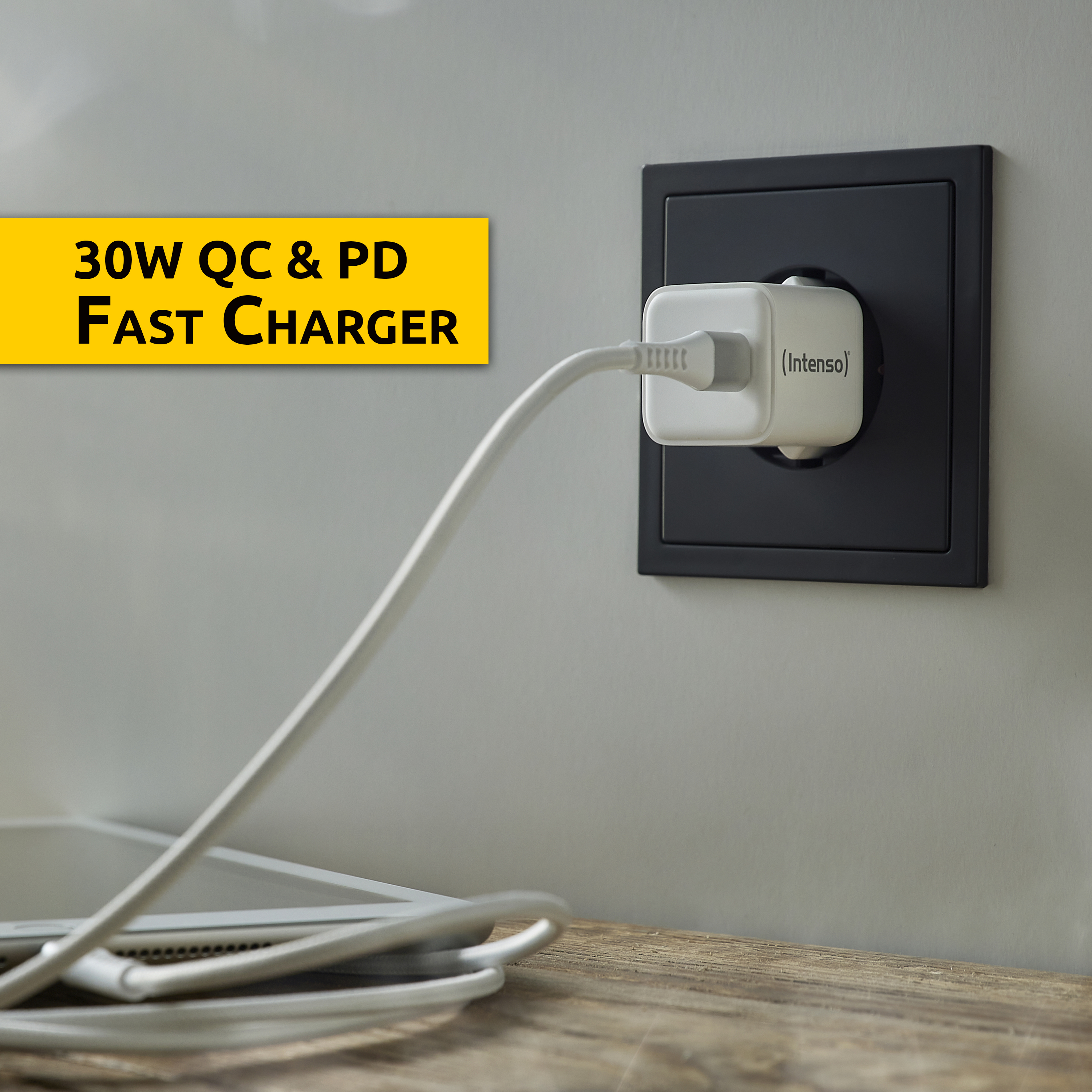 Intenso Power Adapter USB-C mit USB-C-Kabel - 30.000 W, Ansicht 2