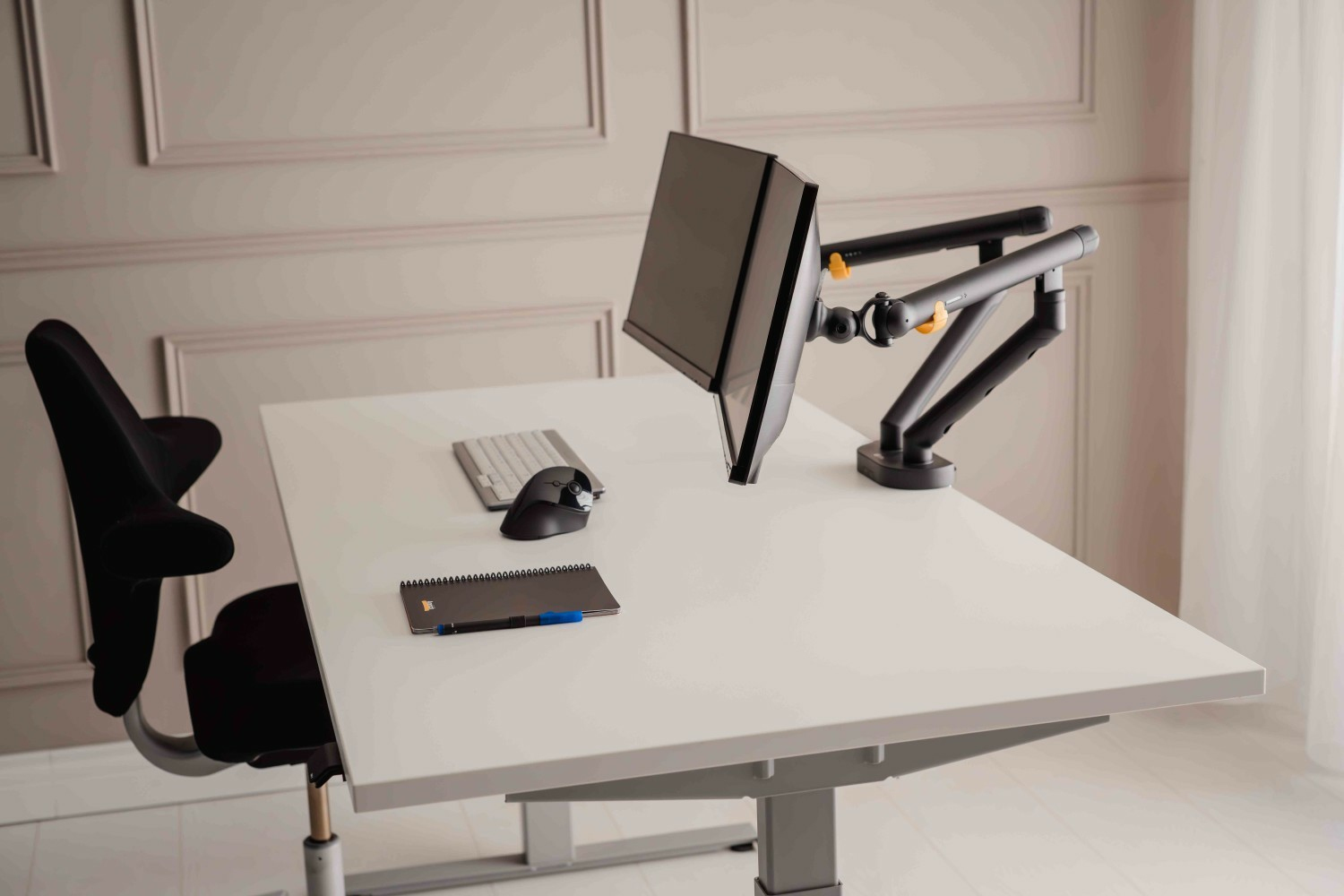 Bakker Elkhuizen Flexible Dual - Befestigungskit - einstellbarer Doppelarm - für 2 Monitore - Aluminium - Dunkelgrau, Ansicht 2