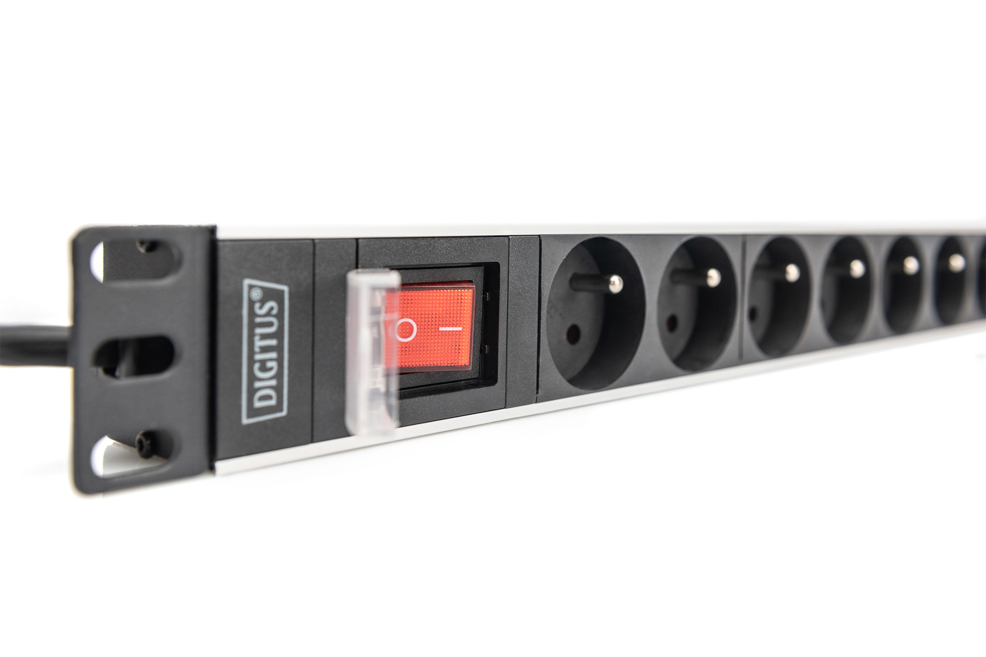 DIGITUS Steckdosenleiste mit Aluminiumprofil und Schalter, 8-fach CEE 7/5, 2 m Zuleitung Schutzkontaktstecker, Ansicht 4