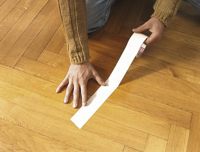 Tesa 55735 - Verlegeband entfernbar 25 m x 50 mm, Ansicht 2