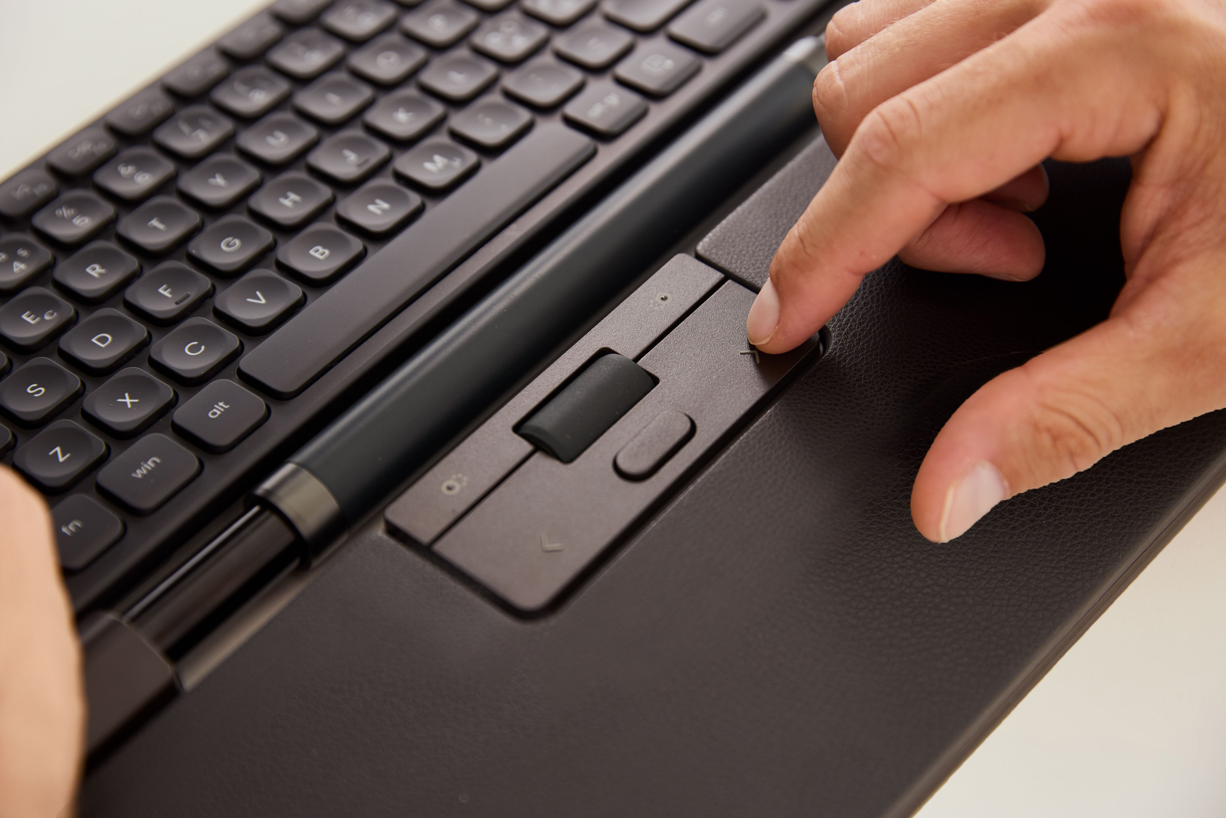 Contour RollerMouse Pro - Zentrales Zeigegerät - mit normaler Armauflage und veganem Leder - ergonomisch - 6 Tasten, Ansicht 4