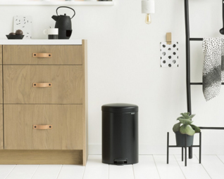 Brabantia newIcon - Mülleimer - Klappdeckel - 20 L - Schwarz, Ansicht 4