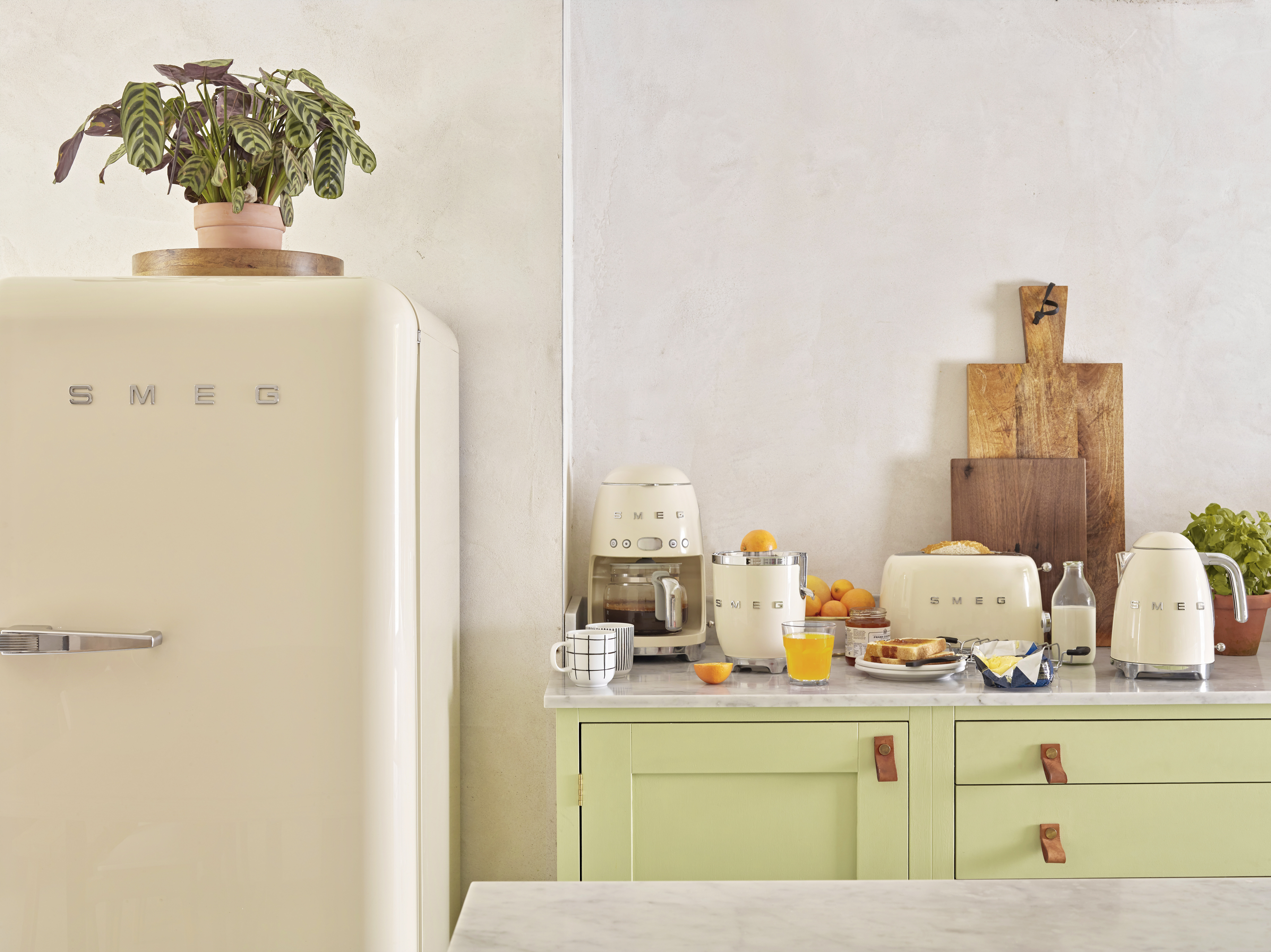 SMEG KLF03CREU - 1,7 l - 2400 W - Cremefarben - Kunststoff - Edelstahl - Wasserstandsanzeige - Überhitzungsschutz, Ansicht 3