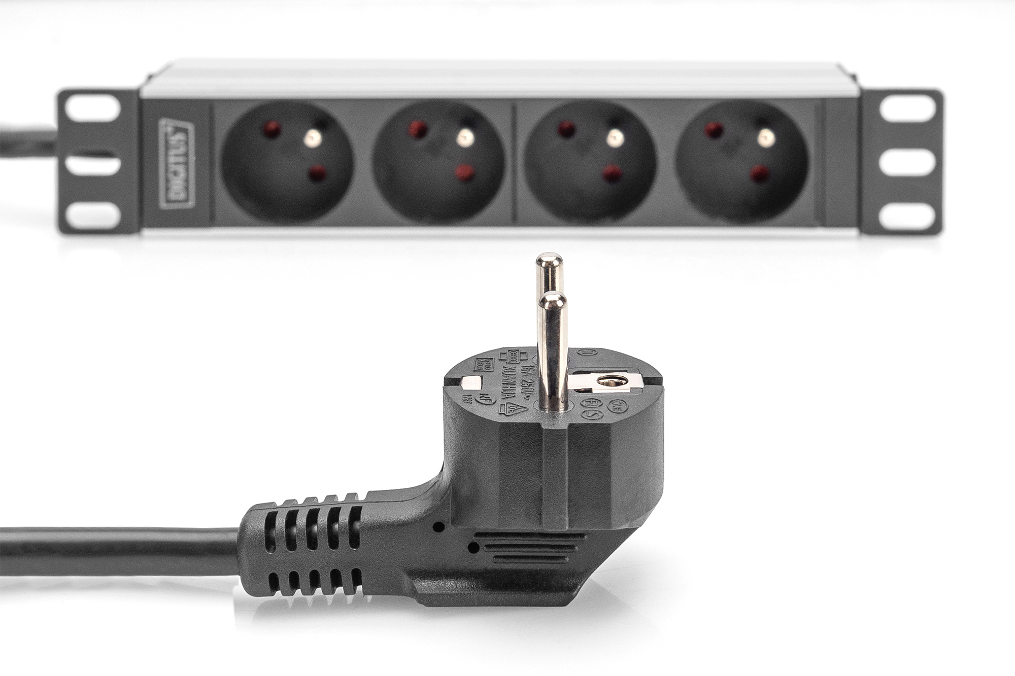 DIGITUS 10 Steckdosenleiste mit Aluminiumprofil, 4-fach CEE 7/5 Steckdosen, Ansicht 3