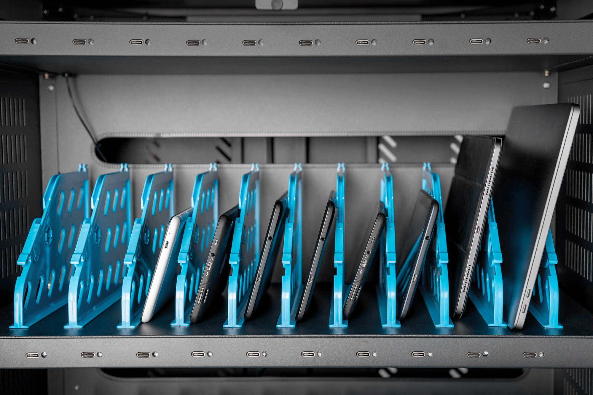DIGITUS Rack Ladeschrank 15.6 USB-C 30 Ladestat. - 15,6, Ansicht 3