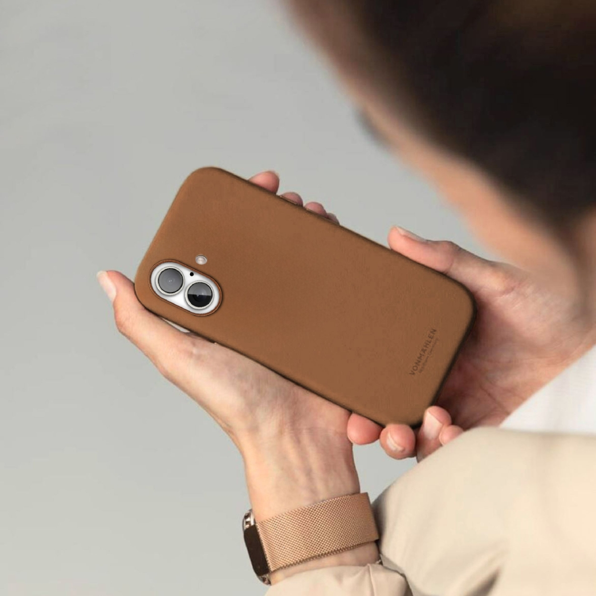 Vonmählen Like Leather Case für iPhone 16 Plus braun, Ansicht 3