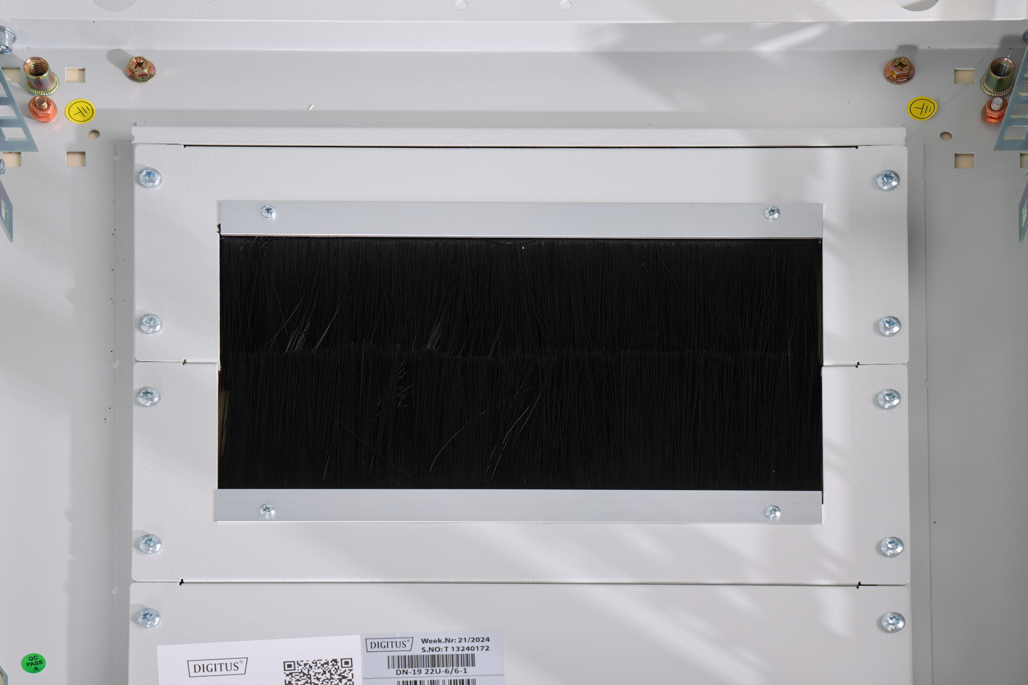 DIGITUS Netzwerkschrank Unique Serie - 600x600 mm (BxT), Ansicht 4