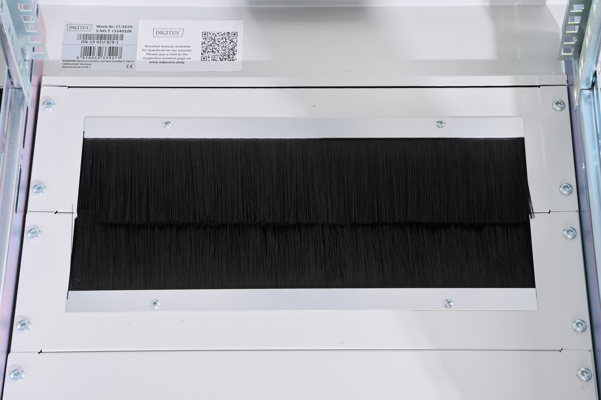 DIGITUS Netzwerkschrank Unique Serie - 800x800 mm (BxT), Ansicht 3