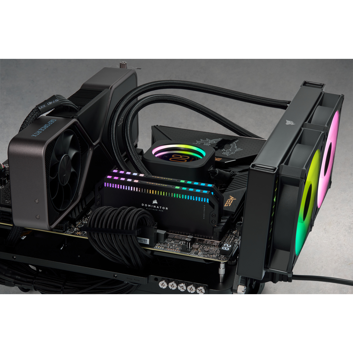 Corsair Dominator CMT64GX5M2B6400C32 - 64 GB - 2 x 32 GB - DDR5 - 6400 MHz - 288-pin DIMM, Ansicht 3