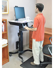 Ergotron WorkFit-C Single LD - Sitz-/Steh-Arbeitsplatz, Ansicht 4