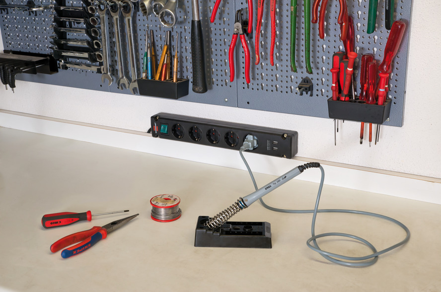 Brennenstuhl Bremounta - Steckdosenleiste - Ausgangsanschlüsse: 5 (2 x USB, 5 x Strom Typ F) - Schwarz, Ansicht 2