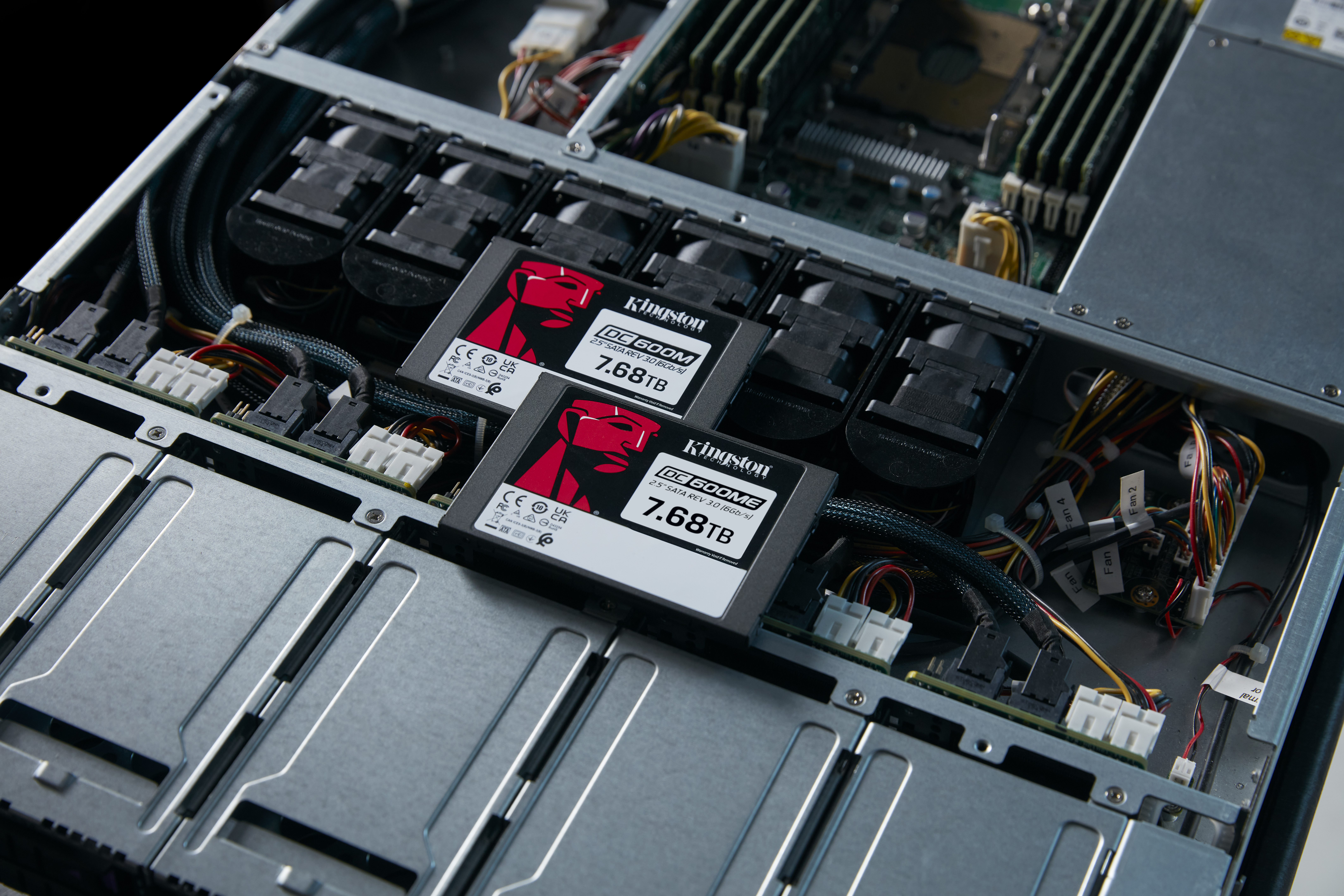 Kingston DC600ME - SSD - Mixed Use - verschl?sselt - 7.68 TB - intern - 2.5 (6.4 cm), Ansicht 2