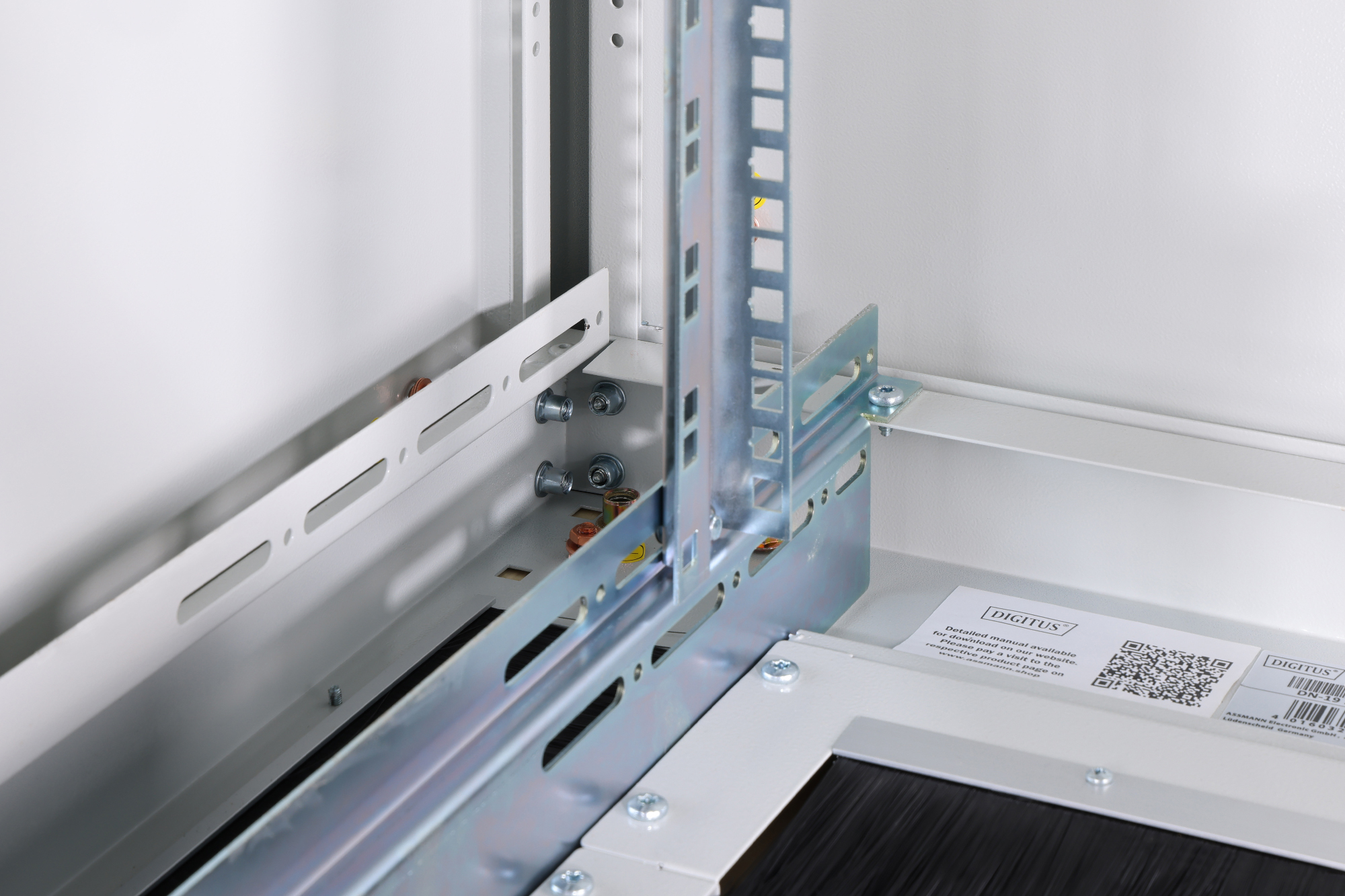 DIGITUS Netzwerkschrank Unique Serie - 800x800 mm (BxT), Ansicht 2