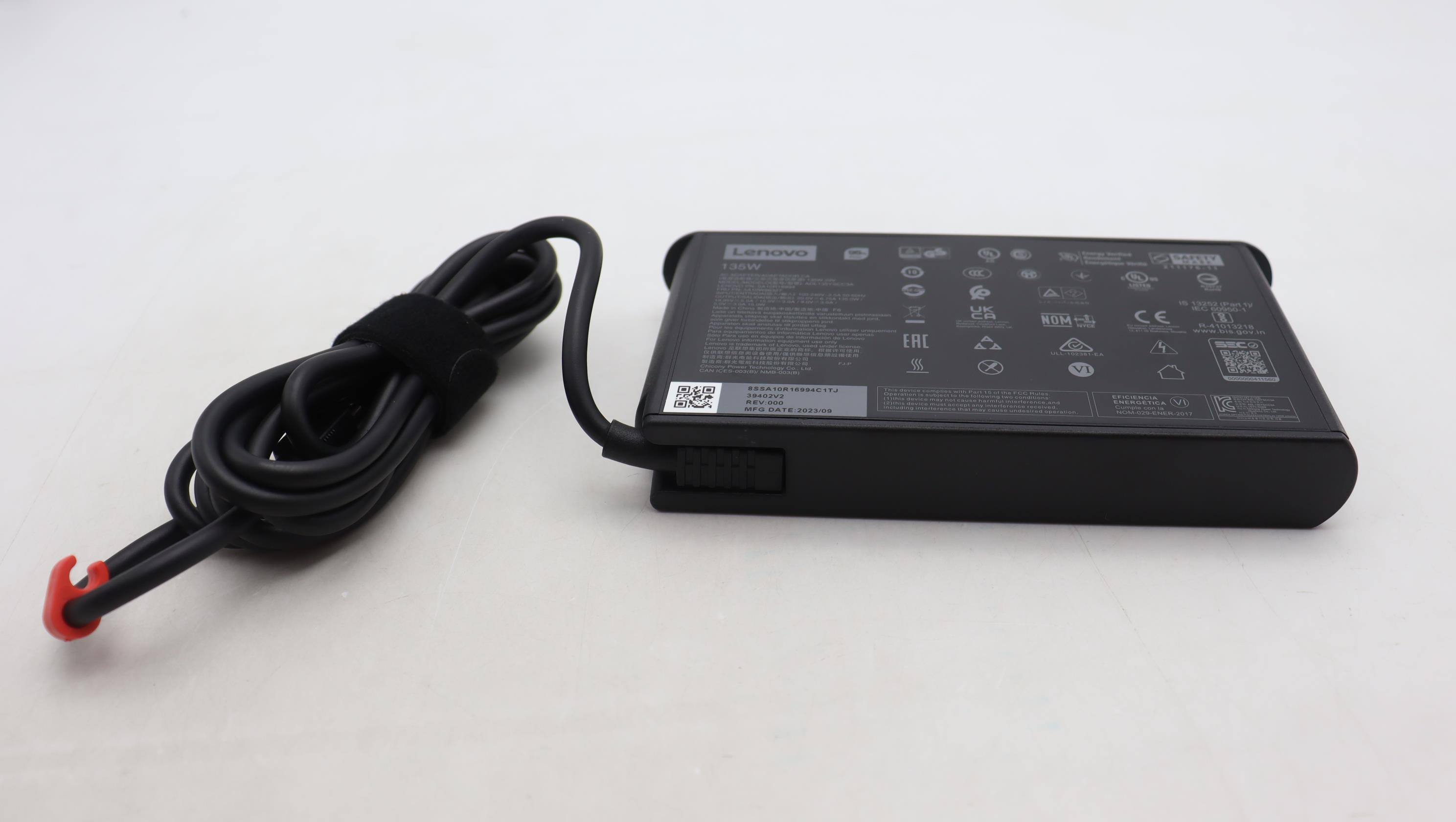 Lenovo 5A10W86327 USB-C Netzteil abgerundete Bauform - PC-/Server Netzteil, Ansicht 4
