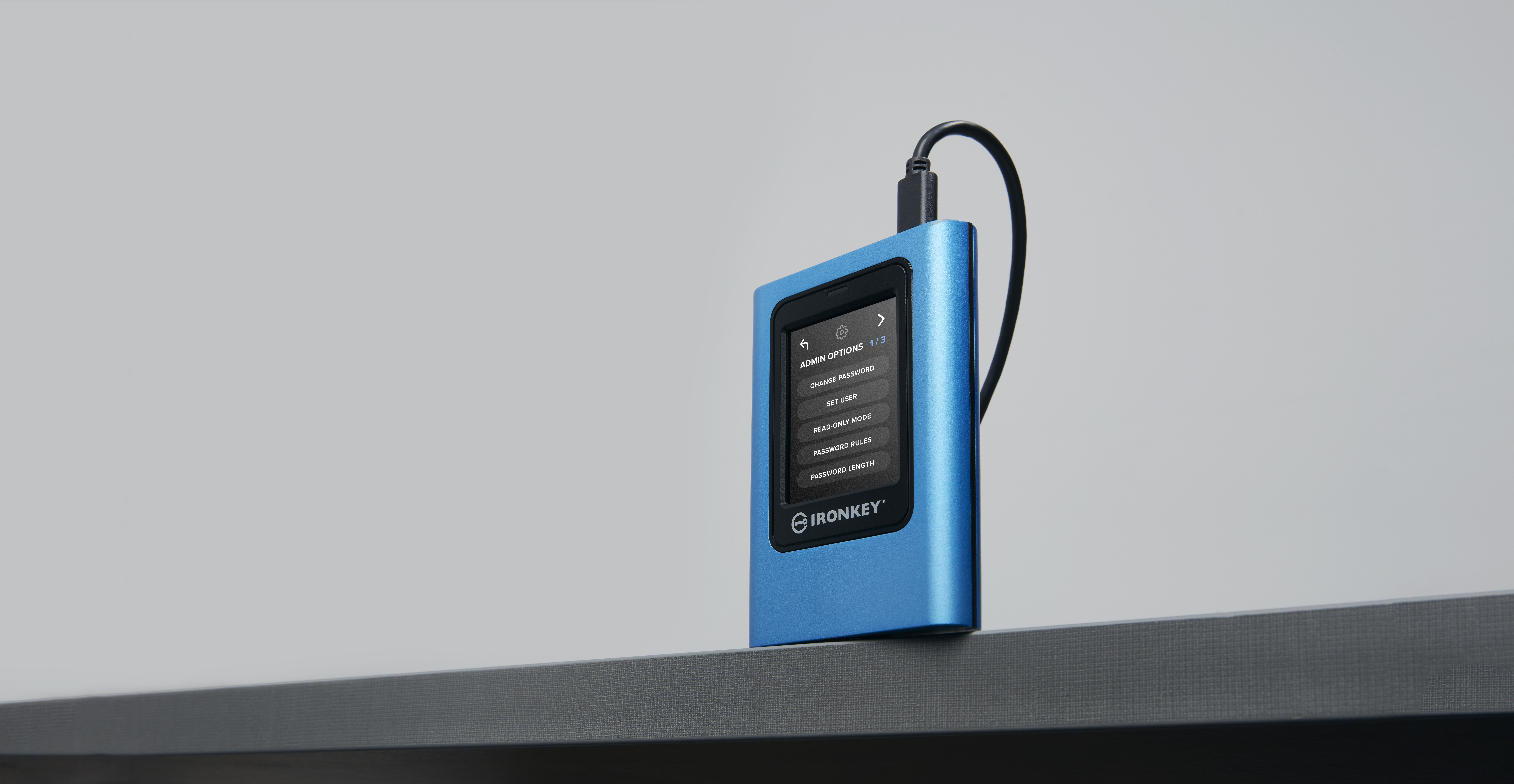 Kingston IronKey Vault Privacy 80 - SSD - verschlüsselt - 960 GB - extern (tragbar), Ansicht 4