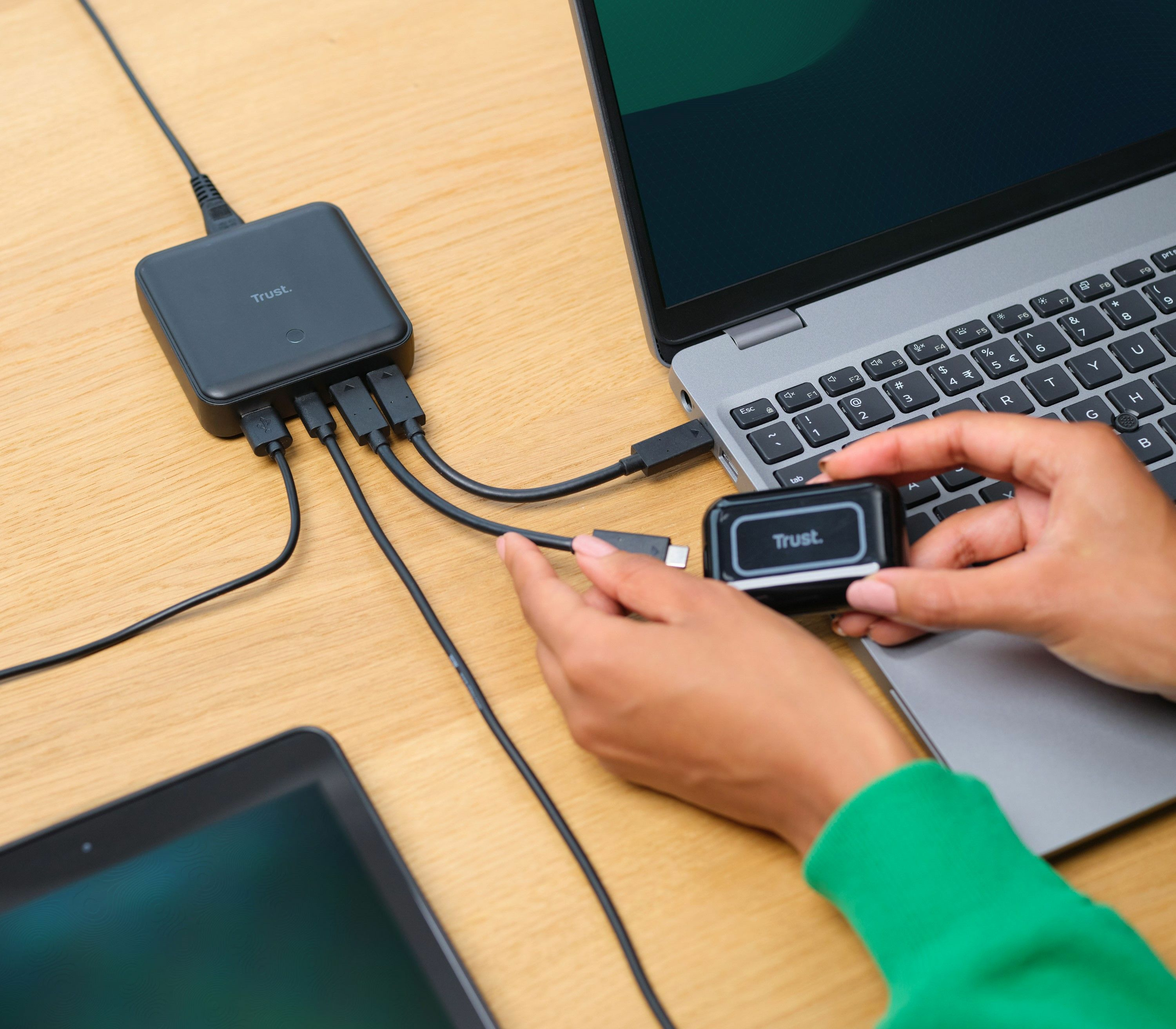 Trust Maxo - Netzteil - 100 Watt - 5 A - Power Delivery 3.0 + PPS - 4 Ausgabeanschlussstellen (USB, 3 x USB-C), Ansicht 4